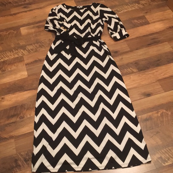 Dainty Jewell’s Dress - Picture 2 of 6